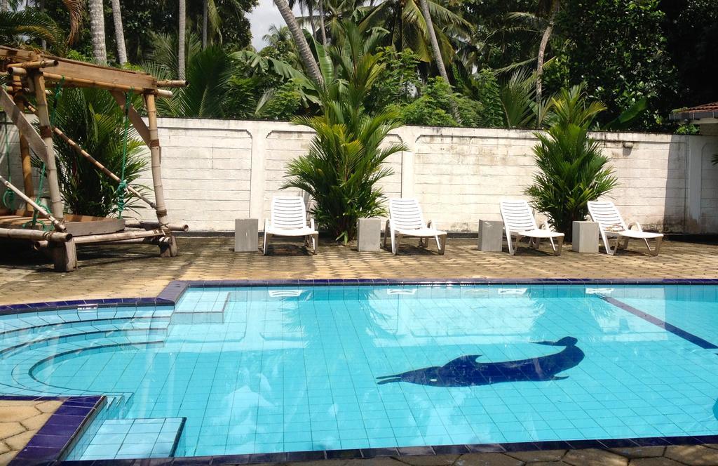 Hotel Fire Dragon Hideaway Negombo Esterno foto