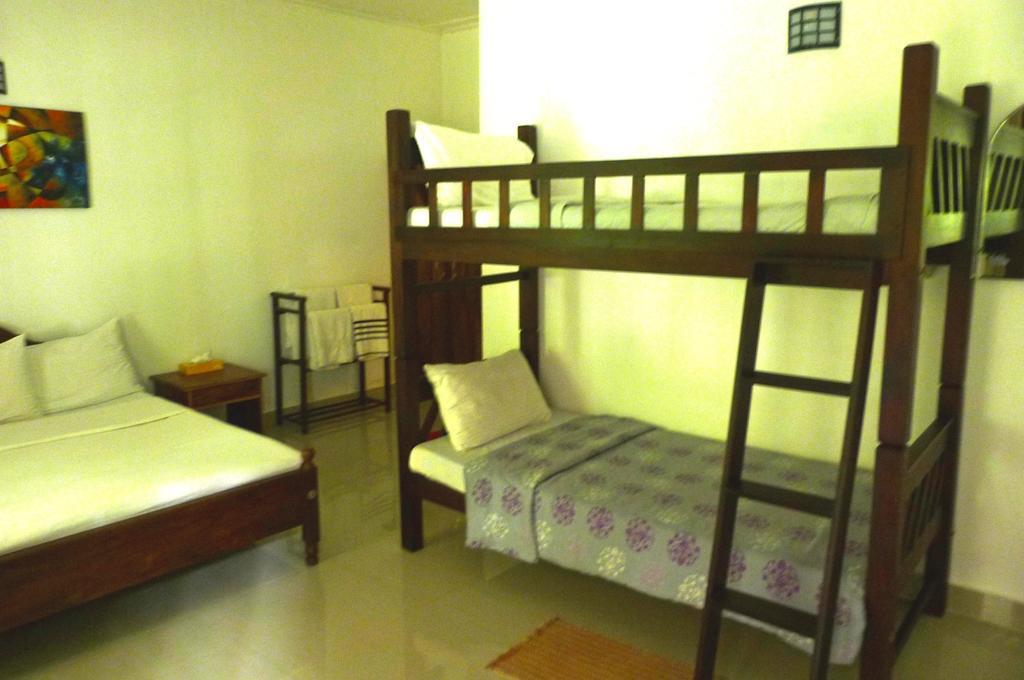 Hotel Fire Dragon Hideaway Negombo Esterno foto