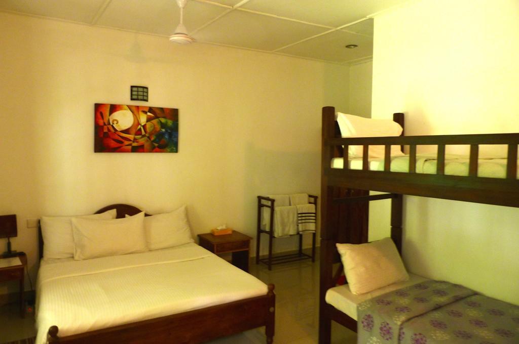 Hotel Fire Dragon Hideaway Negombo Esterno foto
