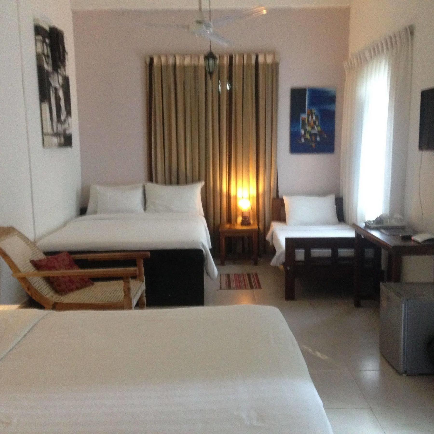 Hotel Fire Dragon Hideaway Negombo Esterno foto
