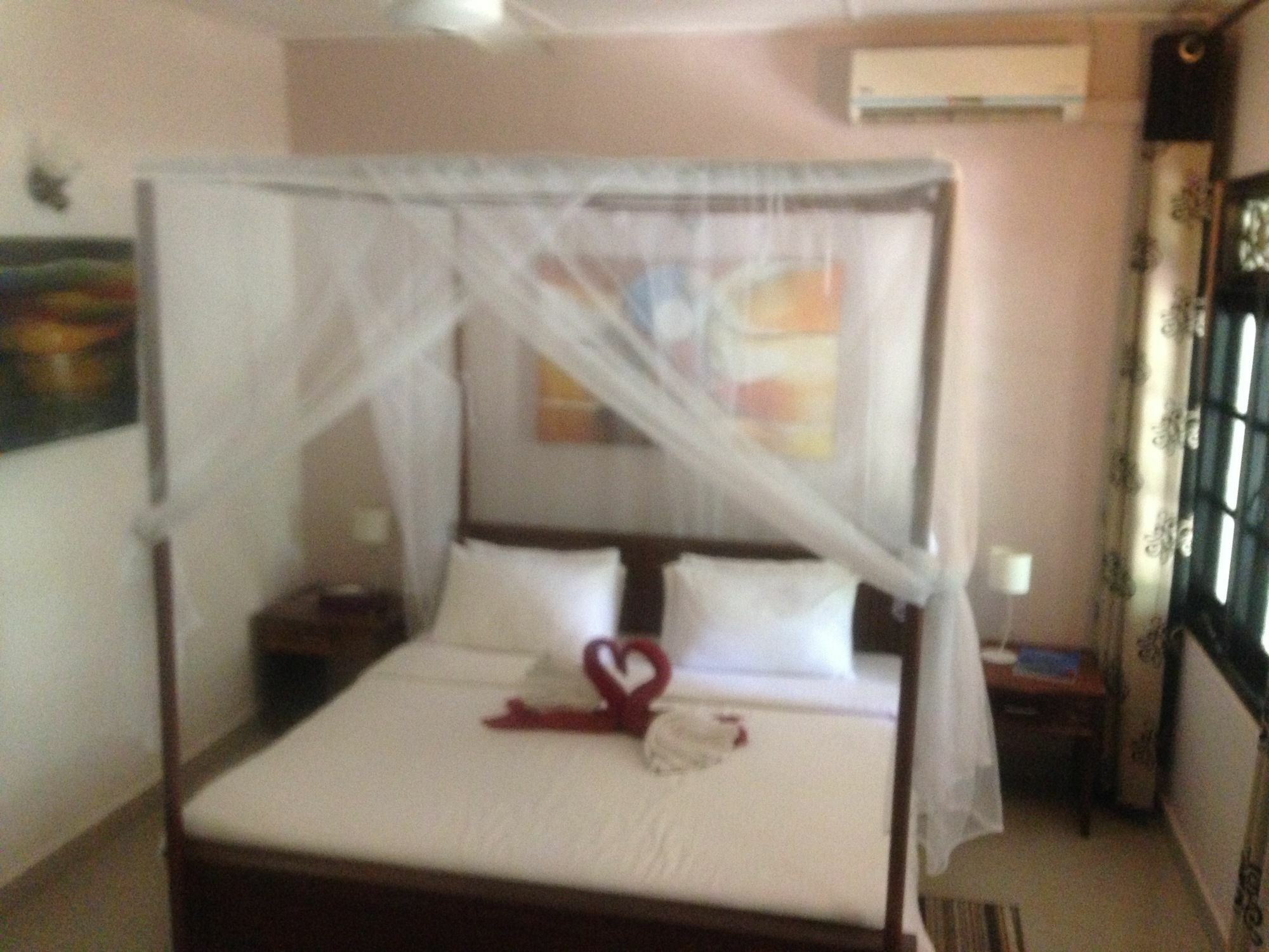 Hotel Fire Dragon Hideaway Negombo Esterno foto