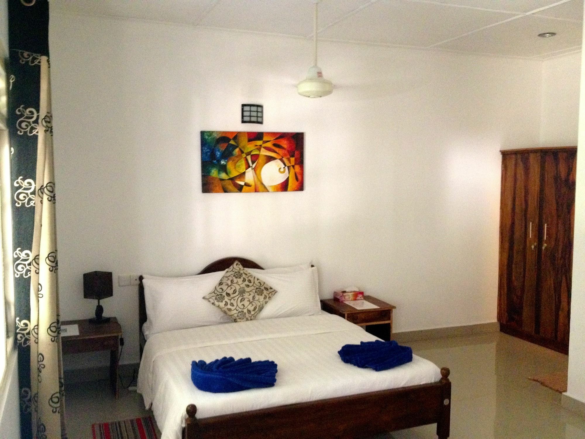 Hotel Fire Dragon Hideaway Negombo Esterno foto